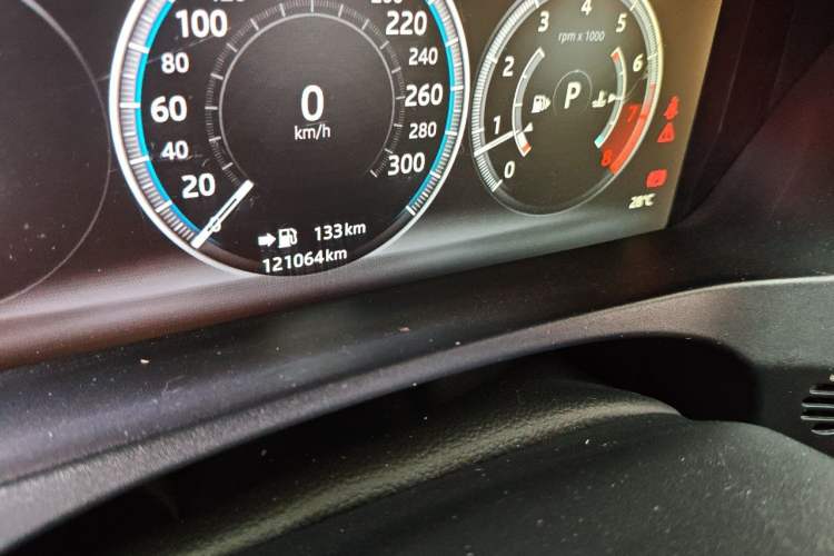 Used Jaguar F-PACE 2018 2.0T Four-Wheel Drive Urban Luxury Edition Odometer Close Up