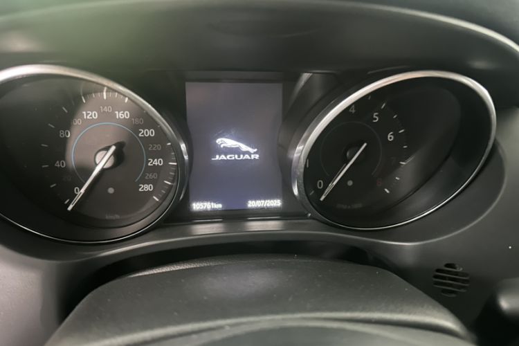 Used Jaguar F-PACE 2018 2.0T Four-Wheel Drive Urban Luxury Edition Odometer Close Up