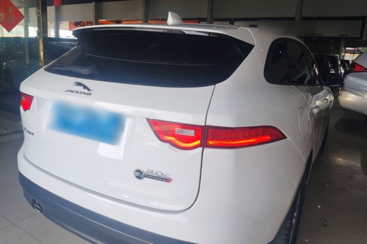 Used Jaguar F-PACE 2018 2.0T Two-Wheel Drive Urban Deluxe Edition Rear Right 45 Deg