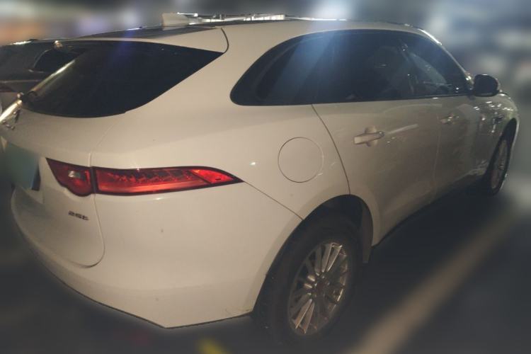 Used Jaguar F-PACE 2018 2.0T Two-Wheel Drive Urban Deluxe Edition Rear Right 45 Deg