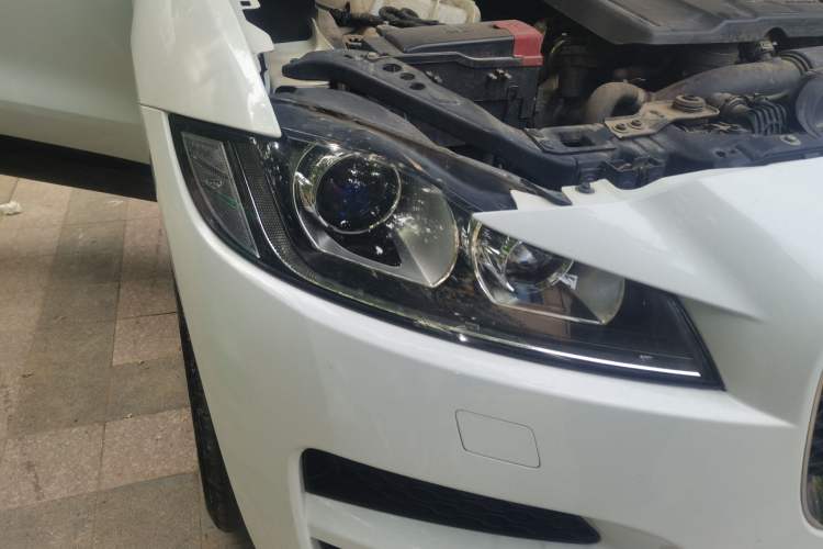 Used Jaguar F-PACE 2018 2.0T Four-Wheel Drive Urban Luxury Edition Right Front Headlight