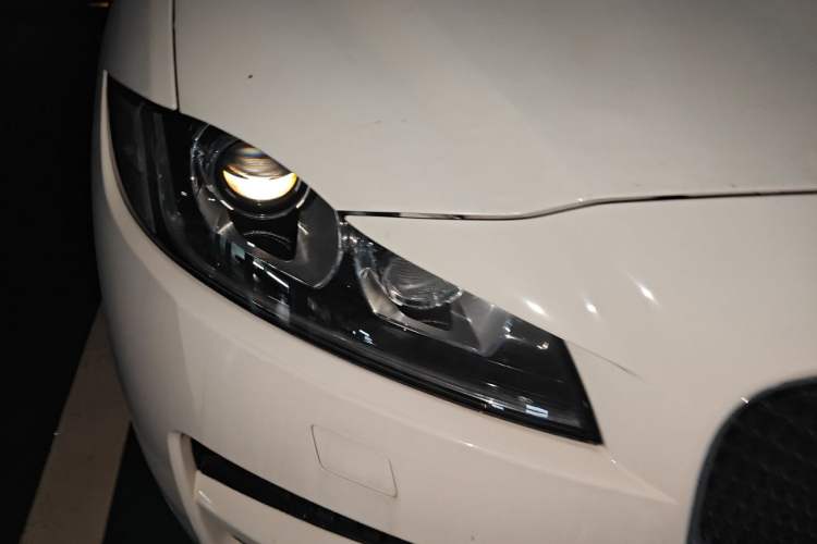 Used Jaguar F-PACE 2018 2.0T Four-Wheel Drive Urban Luxury Edition Right Front Headlight