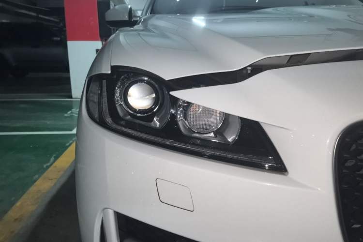 Used Jaguar F-PACE 2018 3.0 SC Four-Wheel Drive R-Sport Sport Edition Right Front Headlight