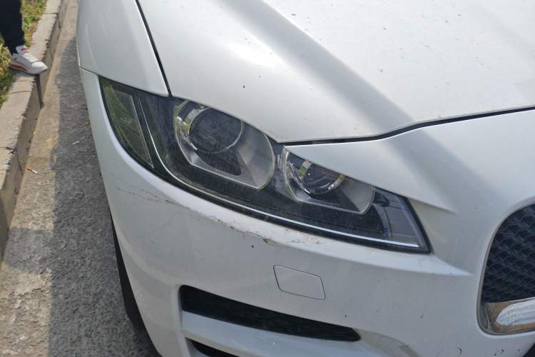 Used Jaguar F-PACE 2018 2.0T Two-Wheel Drive Urban Deluxe Edition Right Front Headlight