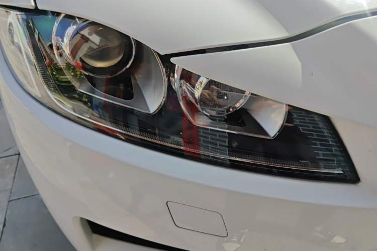 Used Jaguar F-PACE 2018 2.0T Four-Wheel Drive Urban Luxury Edition Right Front Headlight