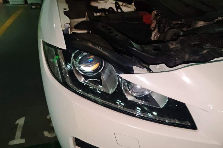 Used Jaguar F-PACE 2018 2.0T Four-Wheel Drive Urban Luxury Edition Right Front Headlight