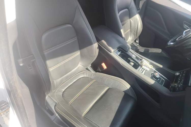 Used Jaguar F-PACE 2018 2.0T Four-Wheel Drive Urban Luxury Edition Right Front Seat