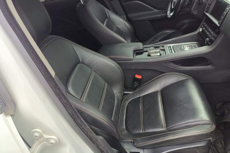 Used Jaguar F-PACE 2018 2.0T Four-Wheel Drive Urban Luxury Edition Right Front Seat