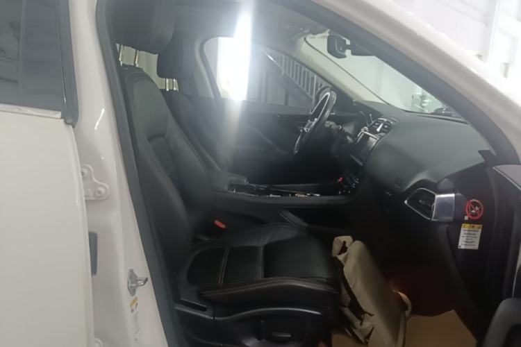 Used Jaguar F-PACE 2018 2.0T Four-Wheel Drive Urban Luxury Edition Right Front Seat