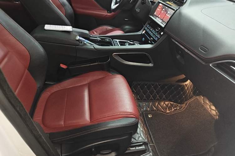 Used Jaguar F-PACE 2018 2.0T All-Wheel Drive R-Sport Sport Edition Right Front Seat