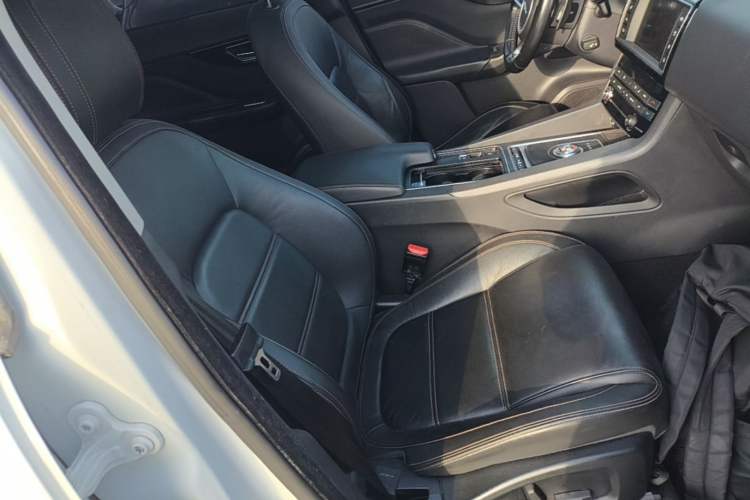Used Jaguar F-PACE 2018 2.0T Four-Wheel Drive Urban Luxury Edition Right Front Seat