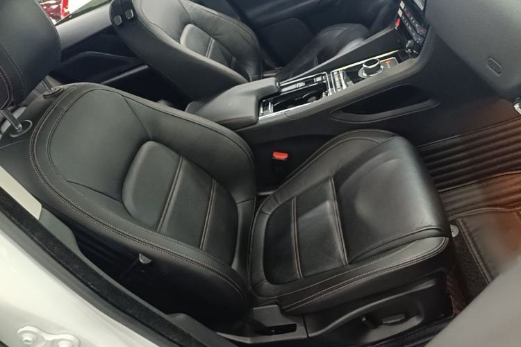 Used Jaguar F-PACE 2018 2.0T Four-Wheel Drive Urban Luxury Edition Right Front Seat