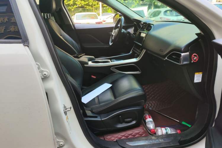 Used Jaguar F-PACE 2018 2.0T Four-Wheel Drive Urban Luxury Edition Right Front Seat