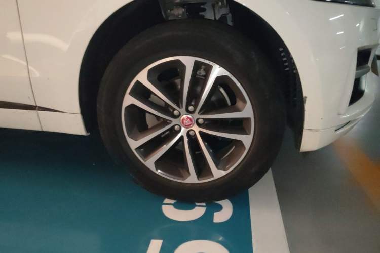 Used Jaguar F-PACE 2018 2.0T All-Wheel Drive R-Sport Sport Edition Right Front Wheel Hub