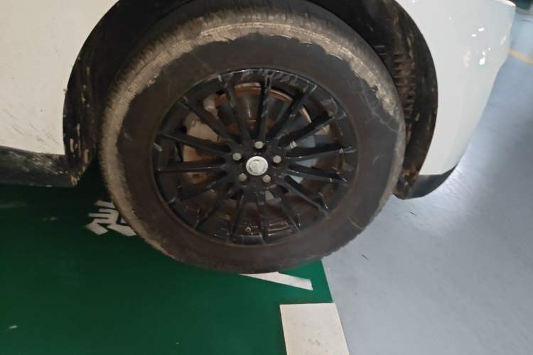 Used Jaguar F-PACE 2018 2.0T Four-Wheel Drive Urban Luxury Edition Right Front Wheel Hub