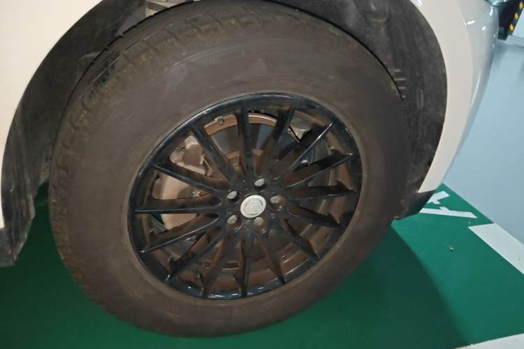 Used Jaguar F-PACE 2018 2.0T Four-Wheel Drive Urban Luxury Edition Right Front Wheel Hub