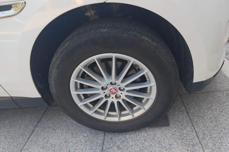 Used Jaguar F-PACE 2018 2.0T Four-Wheel Drive Urban Luxury Edition Right Front Wheel Hub