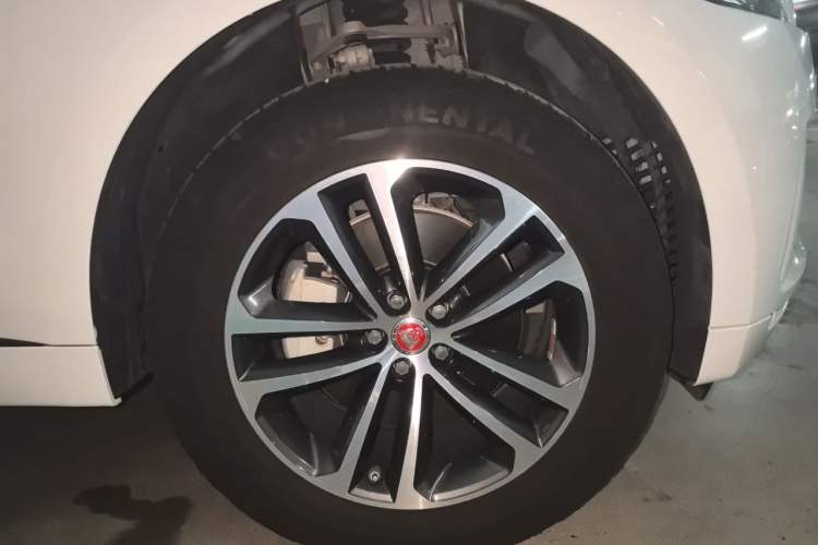 Used Jaguar F-PACE 2018 3.0 SC Four-Wheel Drive R-Sport Sport Edition Right Front Wheel Hub