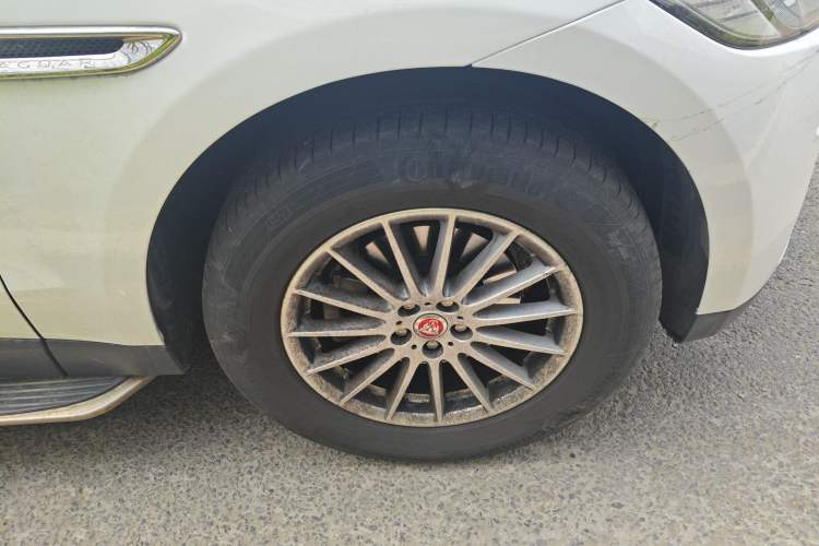 Used Jaguar F-PACE 2018 2.0T Two-Wheel Drive Urban Deluxe Edition Right Front Wheel Hub