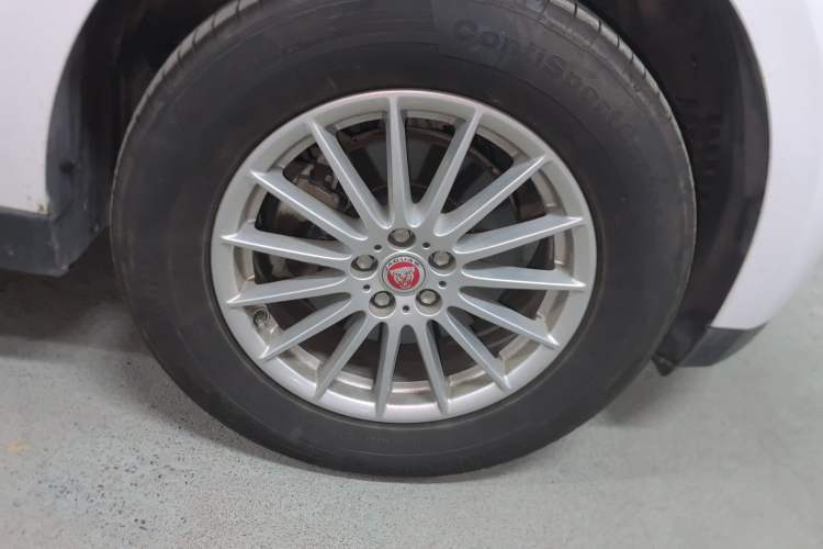 Used Jaguar F-PACE 2018 2.0T Four-Wheel Drive Urban Luxury Edition Right Front Wheel Hub