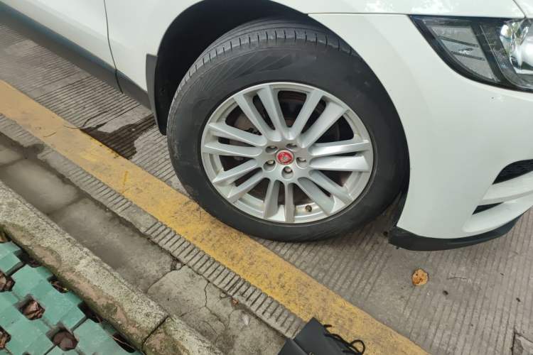 Used Jaguar F-PACE 2018 2.0T Two-Wheel Drive Urban Deluxe Edition Right Front Wheel Hub