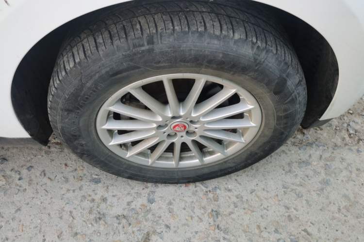 Used Jaguar F-PACE 2018 2.0T Four-Wheel Drive Urban Luxury Edition Right Front Wheel Hub