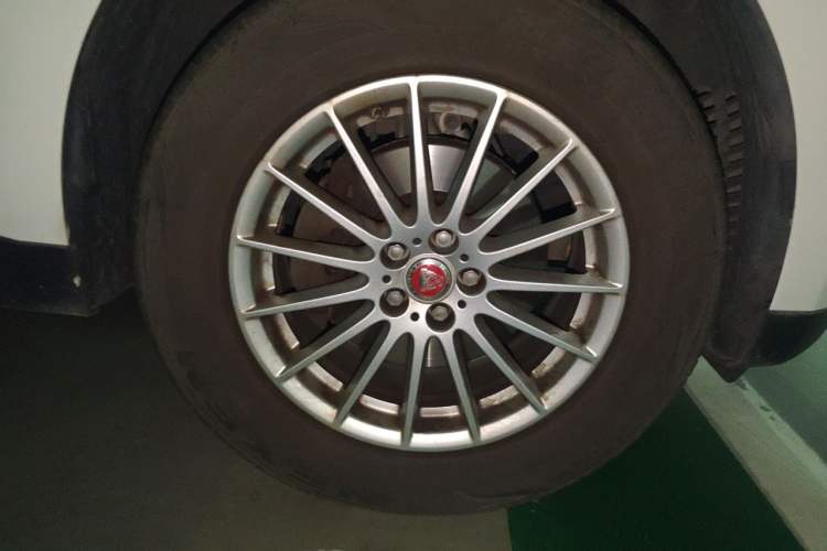 Used Jaguar F-PACE 2018 2.0T Four-Wheel Drive Urban Luxury Edition Right Front Wheel Hub