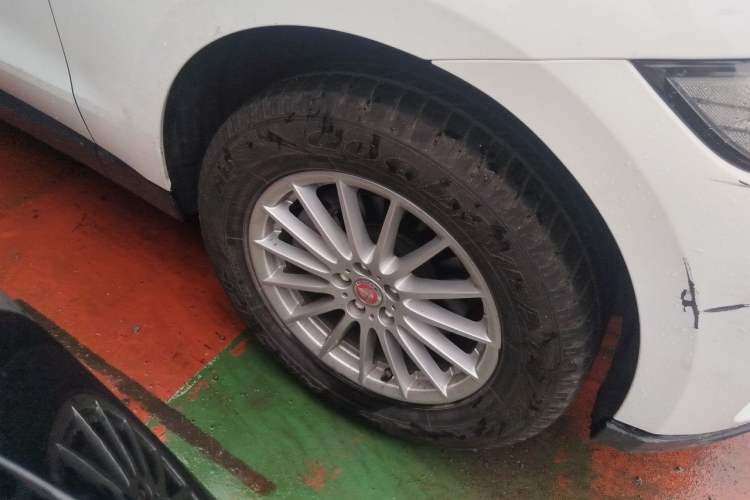 Used Jaguar F-PACE 2018 2.0T Four-Wheel Drive Urban Luxury Edition Right Front Wheel Hub