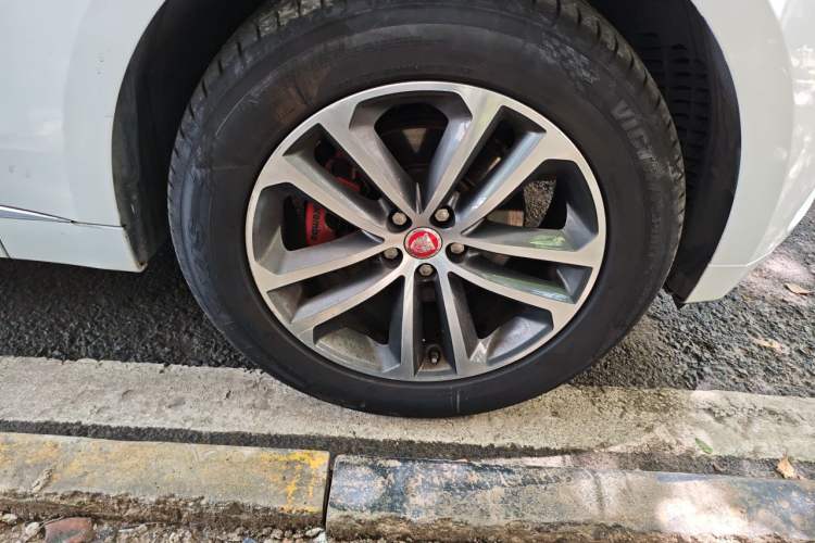 Used Jaguar F-PACE 2018 2.0T Four-Wheel Drive Urban Luxury Edition Right Front Wheel Hub