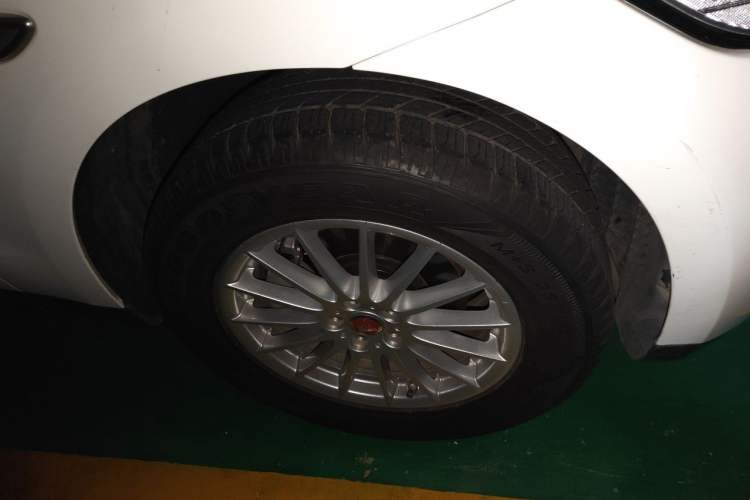 Used Jaguar F-PACE 2018 2.0T Four-Wheel Drive Urban Luxury Edition Right Front Wheel Hub