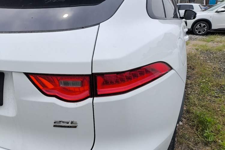 Used Jaguar F-PACE 2018 2.0T Four-Wheel Drive Urban Luxury Edition Right Rear Taillight
