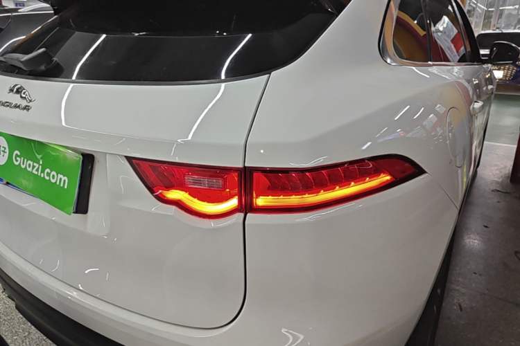 Used Jaguar F-PACE 2018 2.0T All-Wheel Drive R-Sport Sport Edition Right Rear Taillight