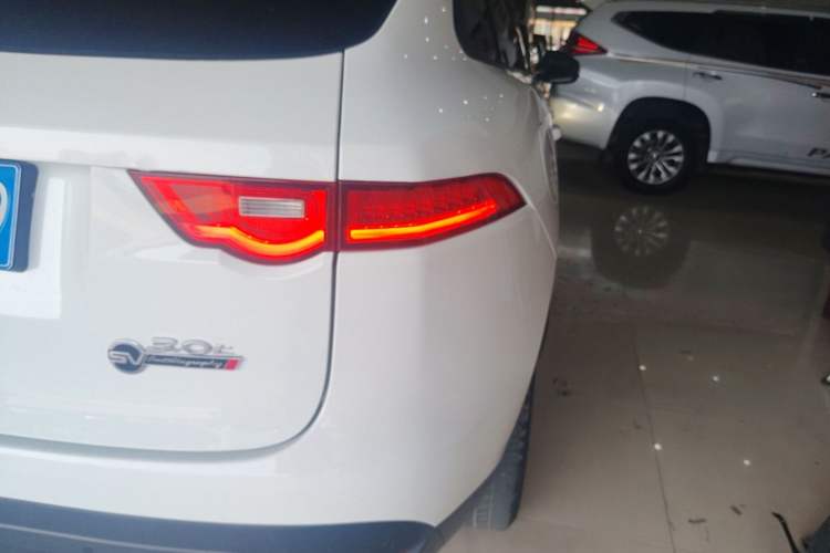Used Jaguar F-PACE 2018 2.0T Two-Wheel Drive Urban Deluxe Edition Right Rear Taillight