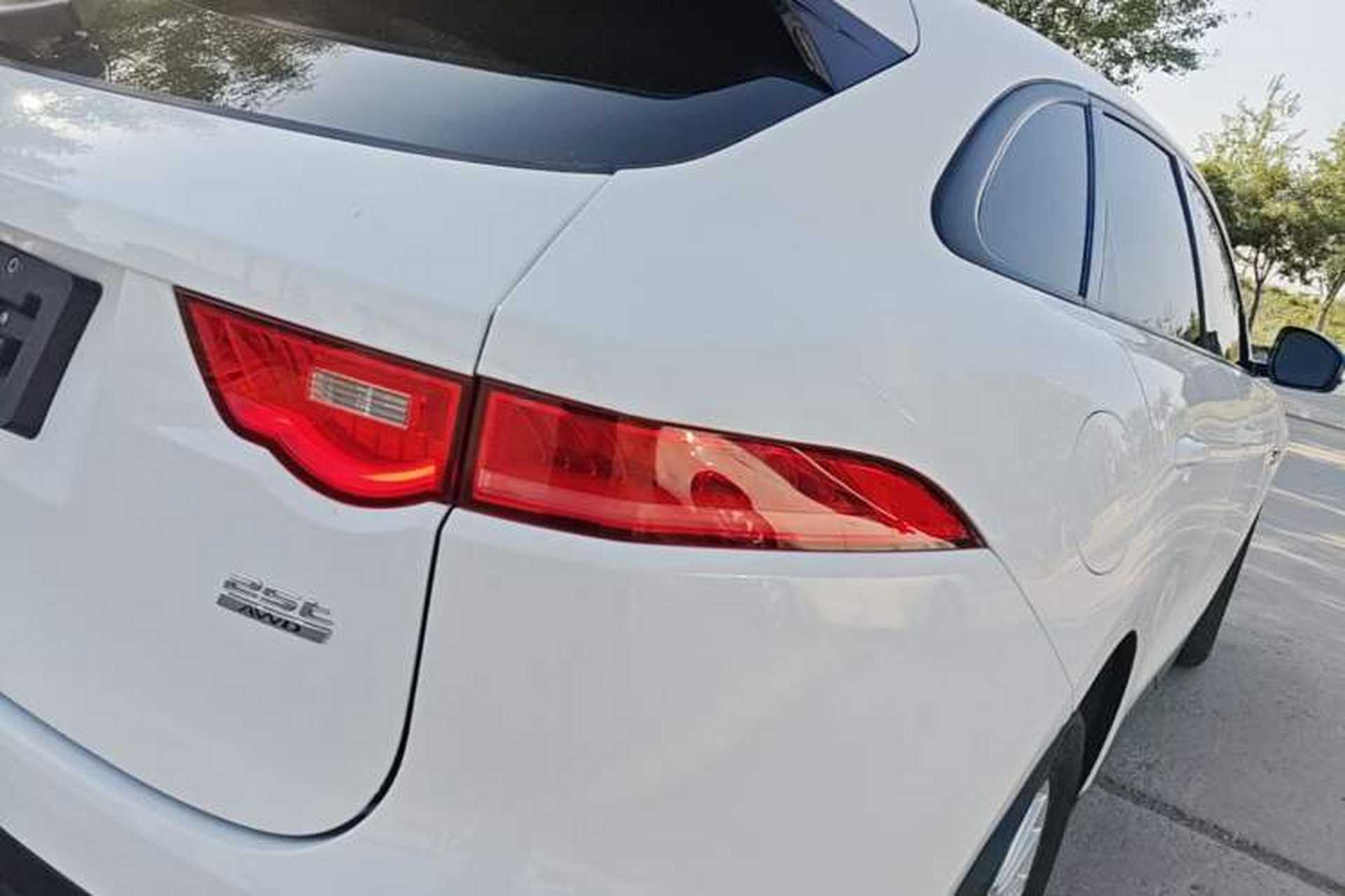 Used Jaguar F-PACE 2018 2.0T Four-Wheel Drive Urban Luxury Edition Right Rear Taillight