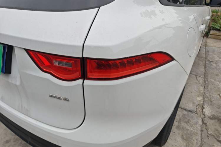 Used Jaguar F-PACE 2018 2.0T Two-Wheel Drive Urban Deluxe Edition Right Rear Taillight