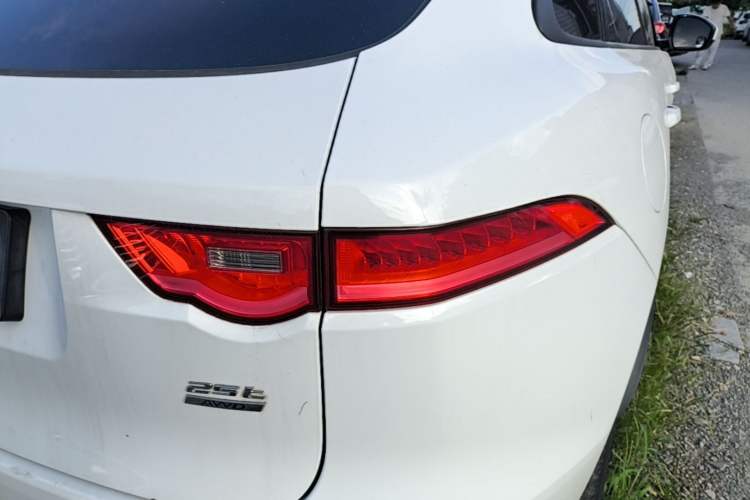 Used Jaguar F-PACE 2018 2.0T Four-Wheel Drive Urban Luxury Edition Right Rear Taillight