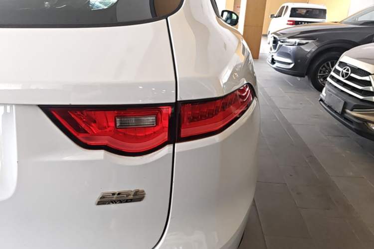 Used Jaguar F-PACE 2018 2.0T Four-Wheel Drive Urban Luxury Edition Right Rear Taillight