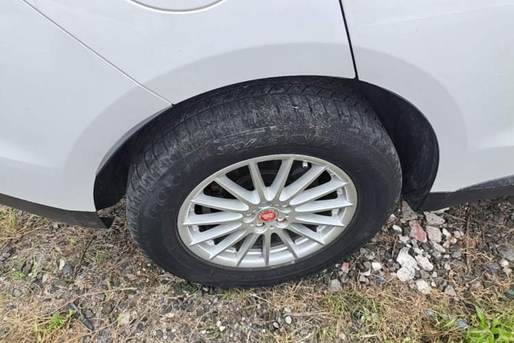 Used Jaguar F-PACE 2018 2.0T Four-Wheel Drive Urban Luxury Edition Right Rear Wheel Hub