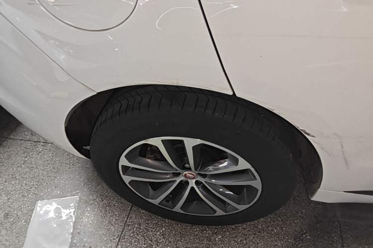 Used Jaguar F-PACE 2018 2.0T All-Wheel Drive R-Sport Sport Edition Right Rear Wheel Hub