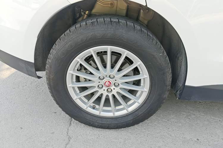 Used Jaguar F-PACE 2018 2.0T Four-Wheel Drive Urban Luxury Edition Right Rear Wheel Hub