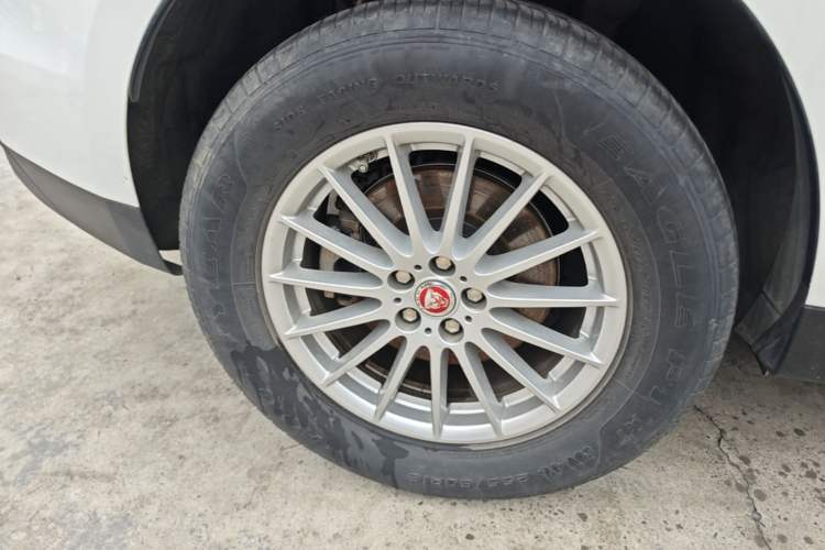 Used Jaguar F-PACE 2018 2.0T Two-Wheel Drive Urban Deluxe Edition Right Rear Wheel Hub