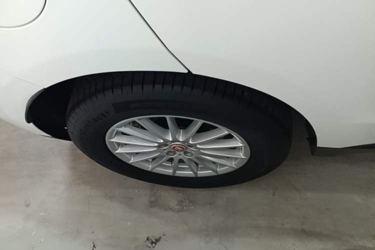 Used Jaguar F-PACE 2018 2.0T Four-Wheel Drive Urban Luxury Edition Right Rear Wheel Hub