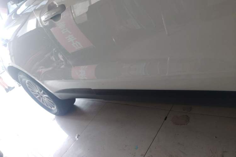 Used Jaguar F-PACE 2018 2.0T Two-Wheel Drive Urban Deluxe Edition Right Side Sill