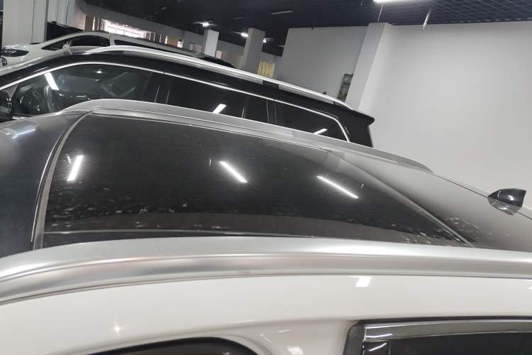 Used Jaguar F-PACE 2018 2.0T Two-Wheel Drive Urban Deluxe Edition Roof