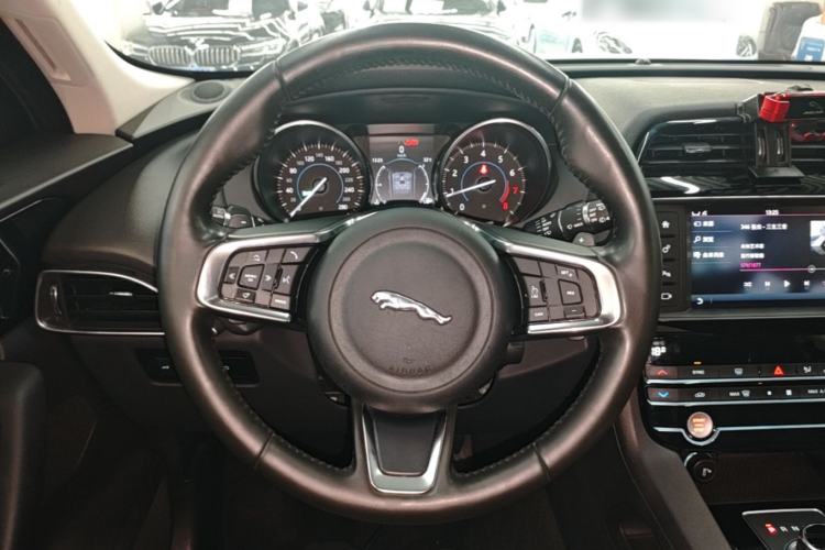 Used Jaguar F-PACE 2018 2.0T Four-Wheel Drive Urban Luxury Edition Steering Wheel