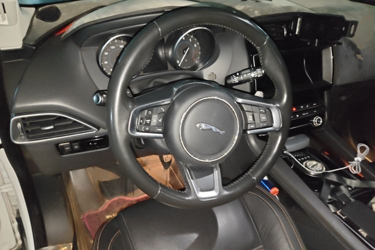 Used Jaguar F-PACE 2018 2.0T Four-Wheel Drive Urban Luxury Edition Steering Wheel