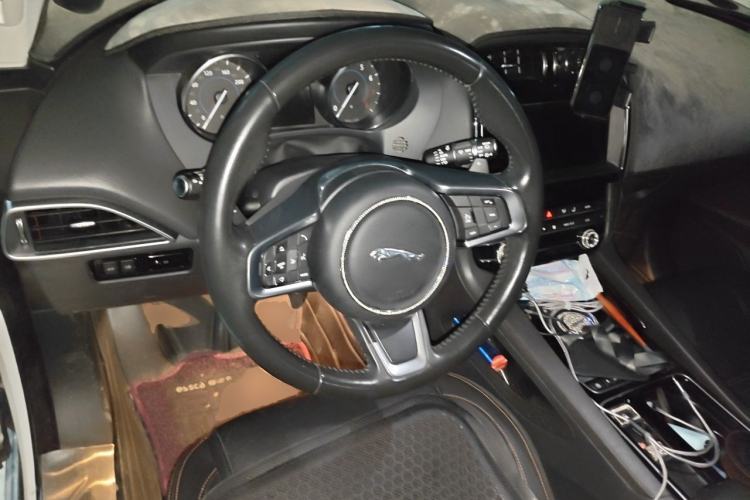 Used Jaguar F-PACE 2018 2.0T Four-Wheel Drive Urban Luxury Edition Steering Wheel