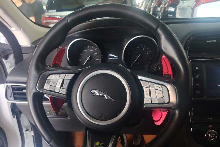 Used Jaguar F-PACE 2018 2.0T Two-Wheel Drive Urban Deluxe Edition Steering Wheel