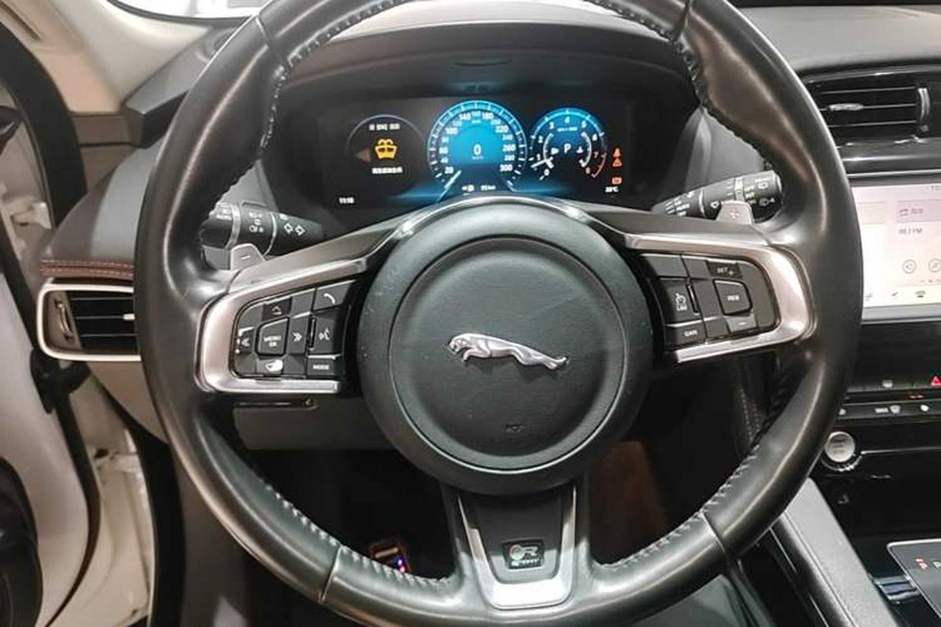 Used Jaguar F-PACE 2018 2.0T All-Wheel Drive R-Sport Sport Edition Steering Wheel