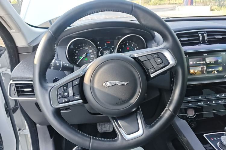 Used Jaguar F-PACE 2018 2.0T Four-Wheel Drive Urban Luxury Edition Steering Wheel